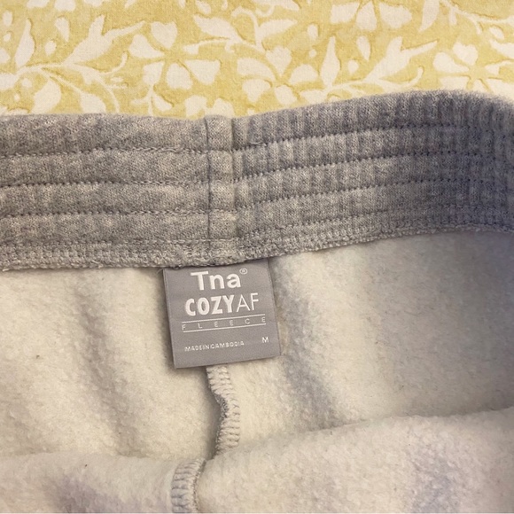 TNA Cozy AF Fleece Sweatshorts - Picture 4 of 5